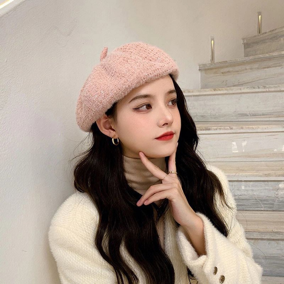 Holly Thompson tweet media