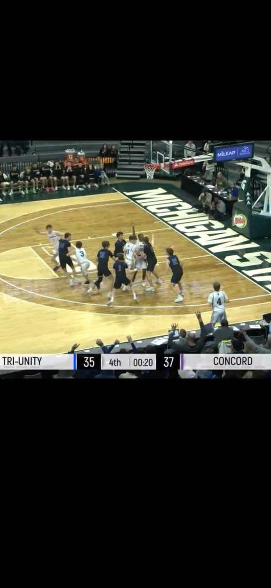Trevorwalker870's tweet photo. @TheDZoneBBall https://t.co/ufFGyw3ZE2