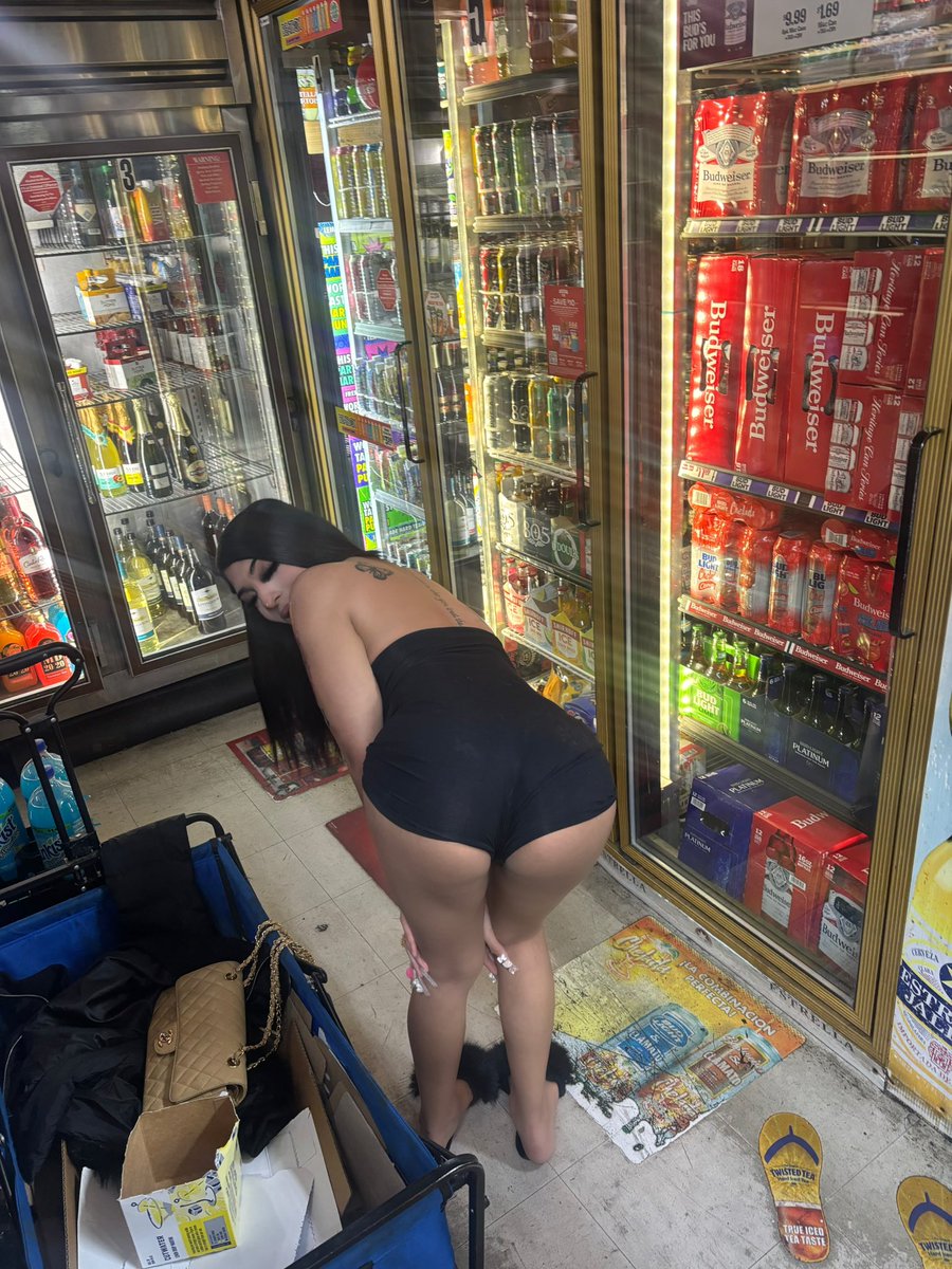 follow 4 free vids ‼️ tweet media