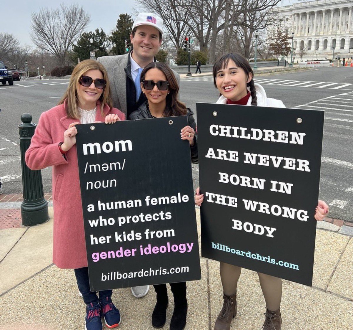 Scarlett Johnson tweet media