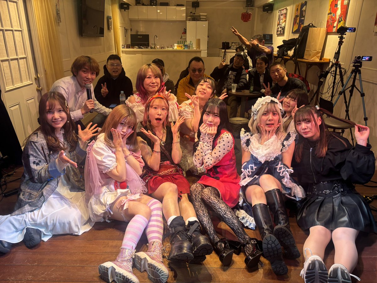 昨日は、年度末ライブ3日目でした‼️

ご来場頂いた方々、配信をご覧の皆様、ありがとうございました‼️

演者様とも和気あいあいとしており、新年度が楽しみなライブになりました‼️

企画も盛り上がりました‼️楽しかったー‼️

また2026年度もよろしくお願い致します🙇‍♀️

<a href="/nami_moco_/">NaMi</a>