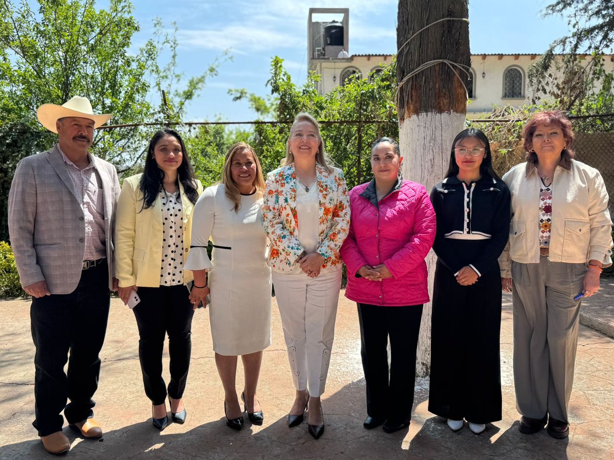 NDP_Noticias's tweet photo. 🌄 ¡Nuevos guías de excursión acreditados en Tepotzotlán!
@GelyPresidenta acompañó a la Secretaría de Turismo estatal en la entrega de credenciales en Villa del Carbón.
Conoce más ⬇️
🔗 https://t.co/SDShr9Zl1p 🌐
#TurismoSeguro #VillaDelCarbón #Excursionismo https://t.co/RUJZoSRE9t