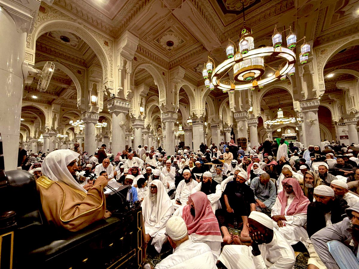 جانب من حضور درس شيخنا أ.د.سعد بن تركي الخثلان حفظه الله بالحرم المكي؛

يوم الأربعاء ٢٢/٩/١٤٤٧