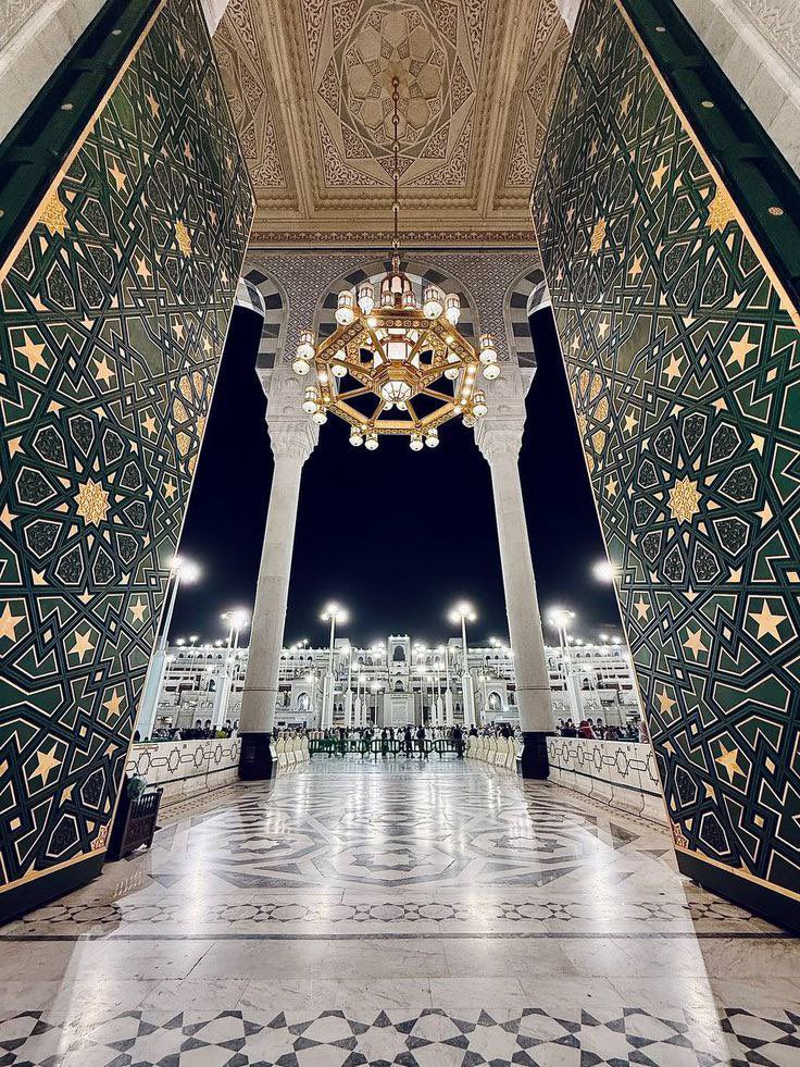 🎖️فوائد الصدقة
الصدقة باب من أبواب الجنه.
الصدقة أفضل الأعمال الصالحات ،وأفضل الصدقة إطعام الطعام.
الصدقة تظلل صاحبها يوم القيامة، وتفك صاحبها من النار.
الصدقة تطفيء غضب الرب وحر القبور.
الصدقة خير ما يهدى للميت وأنفع ما تكون له ويربيها الله عز وجل.🍃