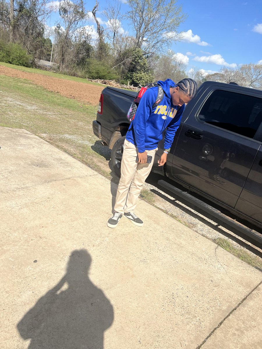 JeremyStanley_3's tweet photo. New beginnings!!💯🔥#BlessedAndGrateful 

@DLcoachbeck @tattnallsports @RecruitGeorgia @AuburnMade @GATACentral @PRAYHUD @GeorgiaFootball @KirbySmartUGA @TalonTalkGS https://t.co/m2ZkDHJnz2