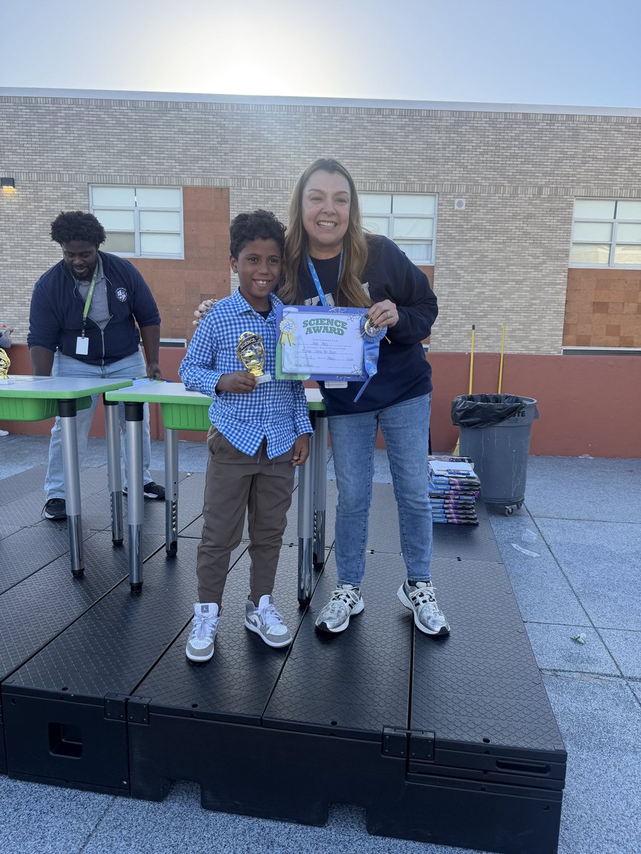 L. W. Kahn Elementary tweet media