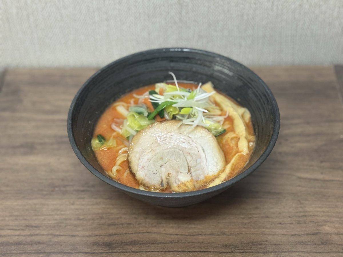 本日から
【辛味噌ら〜めん】はじめます🍜
提供は本日12時からです。

花椒香るピリ辛ら〜めんは、
癖になりそうな味🍜
是非ご賞味ください。
＊辛味が苦手な方は
以前の味噌ら〜めんを提供させていただきますのでお申し付けください。
（混雑時対応が難しい時もあります）