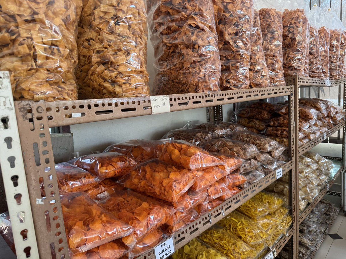 ahmadmaslan's tweet photo. Aneka Rasa,
Pelbagai kuih muih
Mcm-mcm ada.

Dibuat org kpg
Di Pt Jabir, tepi jalan besar Pt Ismail, #Benut #Pontian

Utk tempah &amp; beli, hubungi:
Anie 013-7848113
Desi 017-5135029

Sepanjang tahun bukan hanya ketika #HariRaya #Aidilfitri

#BangsaUsahawan #RISDA
(Saya yg rasmikan) https://t.co/G8l14atyFe