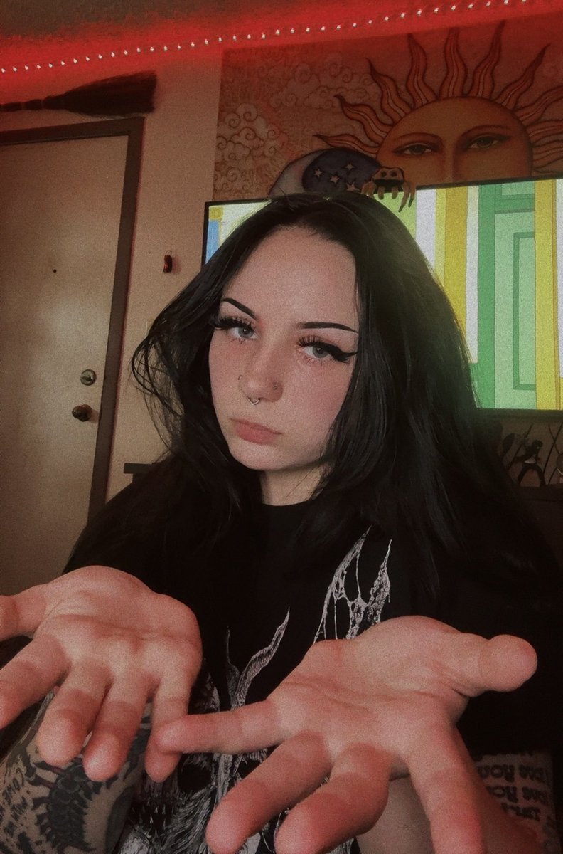 ghostepython's tweet photo. Can we Pwease get me to 5k ? https://t.co/KSqIoFGfGX