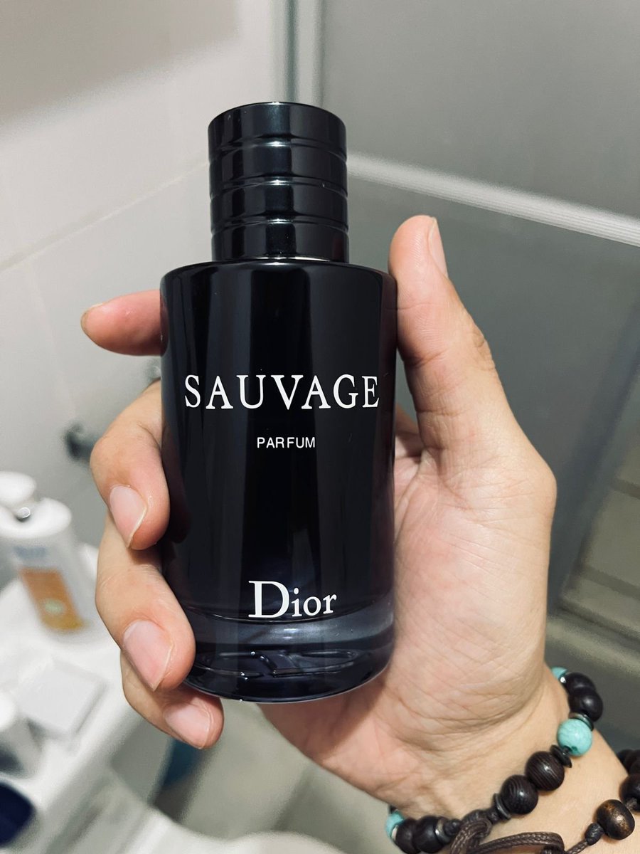 JaisitoL's tweet photo. Mi top 10 mejores perfumes para hombre en este 2026:

1. Dior Sauvage Elixir: 
Fragancia intensa y sofisticada con notas especiadas, lavanda y maderas profundas; es muy duradera y deja una estela fuerte y elegante. https://t.co/pbtwCc7SEA