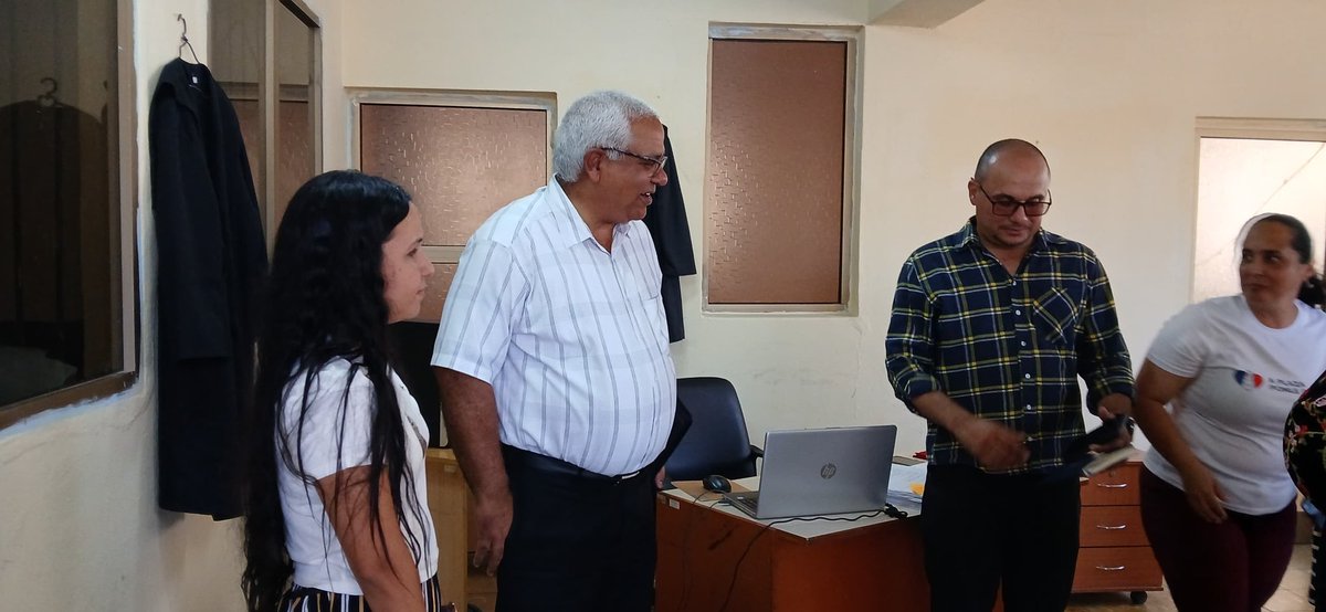 El presidente del <a href="/TSupremoCU/">TSupremoCU</a>  sostuvo un encuentro de trabajo en el Tribunal Municipal Popular de Plaza de la Revolución para intercambiar y evaluar el cumplimiento de sus funciones.
Lo acompañaron autoridades del Partido y el Gobierno. 
<a href="/Oscar_CubaTSP/">Oscar Silvera Martínez</a>