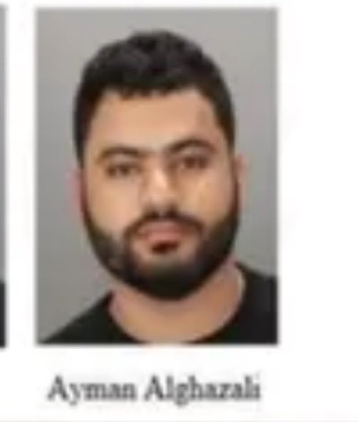 tparon's tweet image. 🚨🇺🇸#BREAKING | NEWS ⚠️
Update the man who attacked
a synagogue Temple Israel in Bloomfield Hills, Michigan by ramming his vehicle with explosives into the entrance He is Ayman Ghazaleh was a Muslim one of the security guards in the synagogue was hit by his vehicle then a