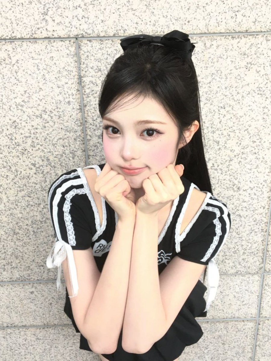 #IAN membagikan cerita lucu dalam program Knowing Brother yang akan tayang 14 Maret mendatang.

 “Sejak kecil aku punya banyak bakat dan energi, jadi aku pernah aktif sebagai kreator dan model anak. Aku juga pernah ikut syuting ‘You Quiz on the Block’. Saat wawancara di jalan,