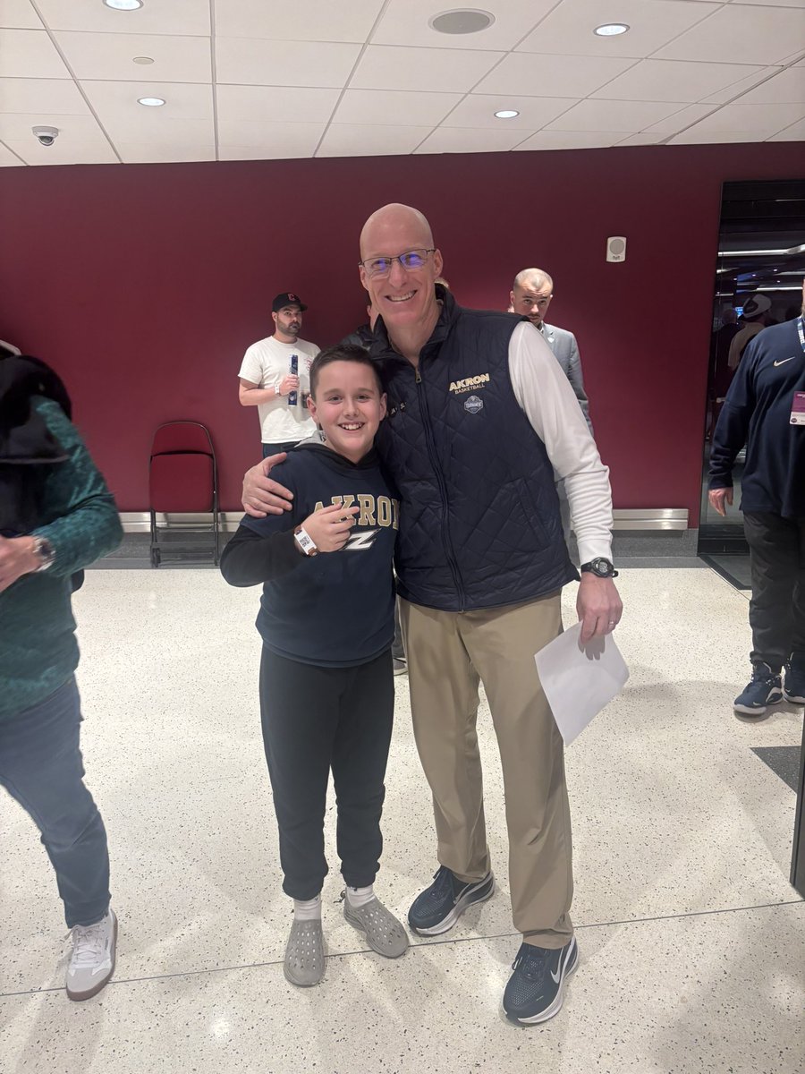 firstandhem's tweet photo. What an amazing first day at the @macaction…thanks @JohnGroce and @Zippy for making this kids day!! Let’s Go Zips!!! @AkronZips @ZipsMBB can’t wait to do it again tomorrow!!! @iamGiuseppe https://t.co/OJunqpmRaR