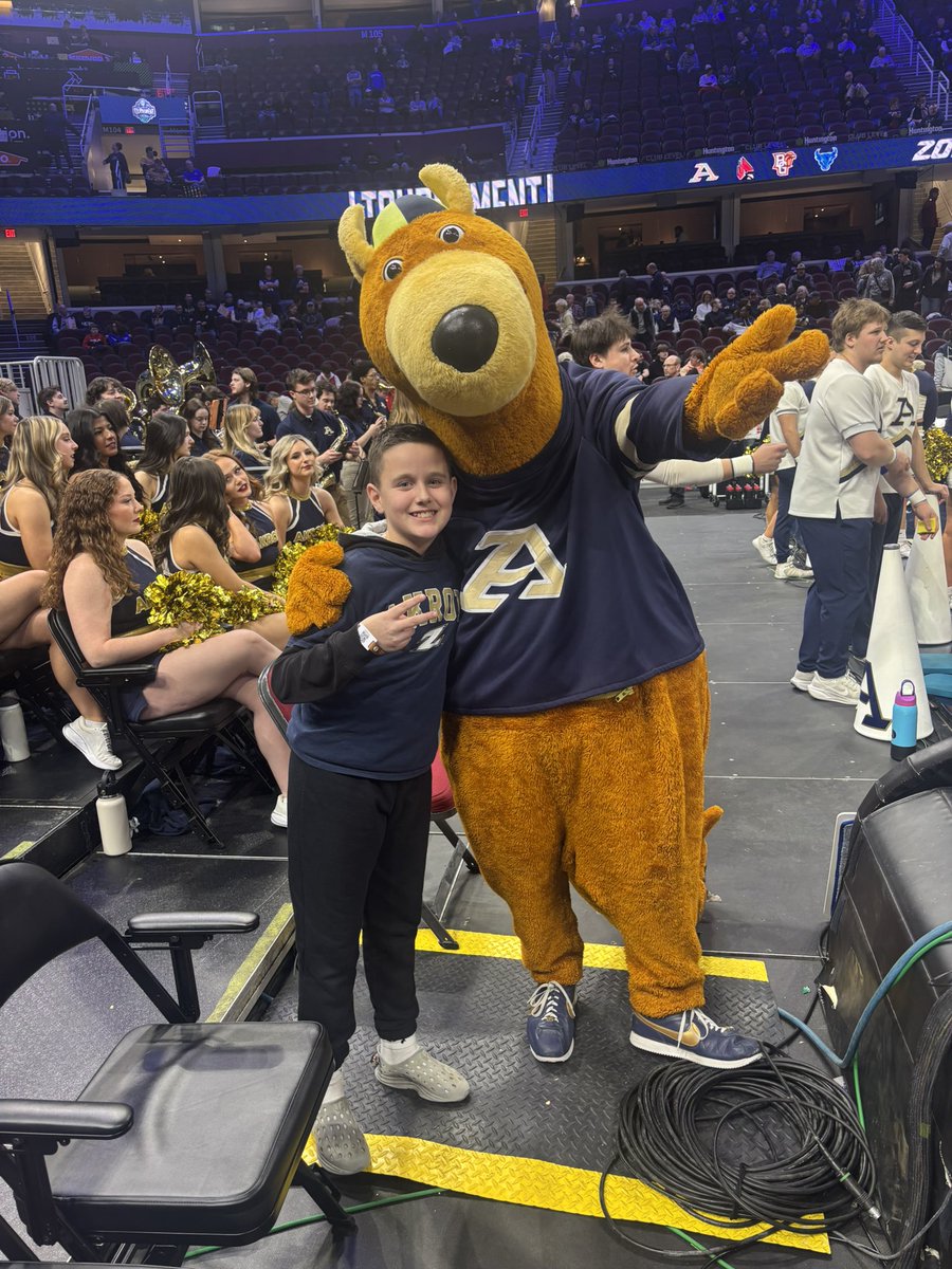 firstandhem's tweet photo. What an amazing first day at the @macaction…thanks @JohnGroce and @Zippy for making this kids day!! Let’s Go Zips!!! @AkronZips @ZipsMBB can’t wait to do it again tomorrow!!! @iamGiuseppe https://t.co/OJunqpmRaR