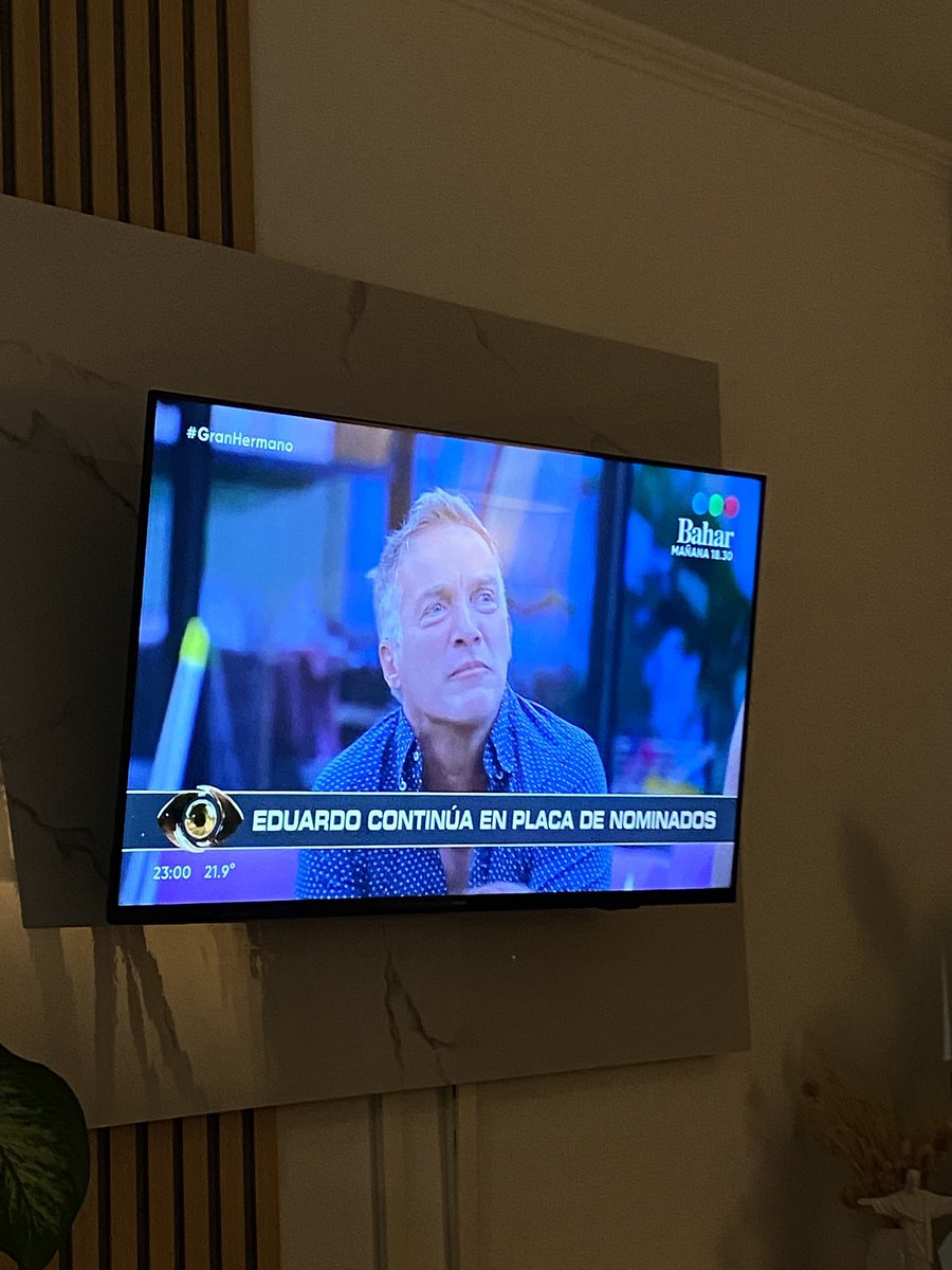 Chicos de que me perdi? Siguen en placa o bajan de placa? No coincide lo que dice Santiago con el texto , rari #GranHermano