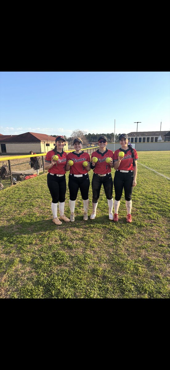 CEThompson03's tweet photo. Great start to my freshman season, with two home runs! ❤️🖤 https://t.co/779O1HqdsB