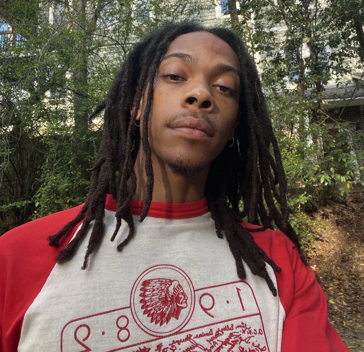 stillanemic's tweet photo. there’s a string in my hair (don’t look) but my hairs so long https://t.co/syLMtiaslt