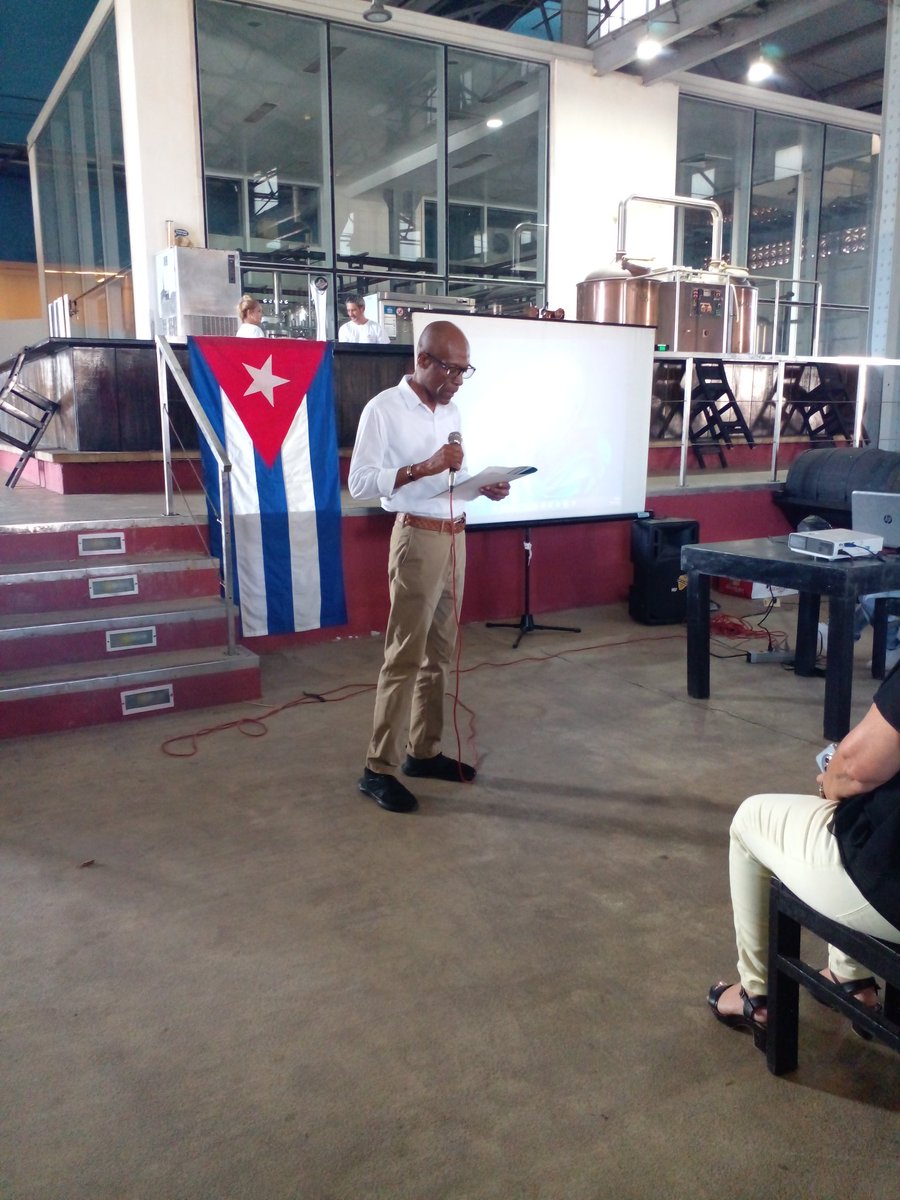 El colectivo de la #EIPP felicita a los ✏️📏📐Arquitectos en su día. Especialmente,  a los que se encuentran con nosotros y nos aportan sus saberes y su creatividad para cada  obra,  o servicio,  que se diseña y se ofrece con tanto orgullo a los clientes.
FELICIDADES 🇨🇺