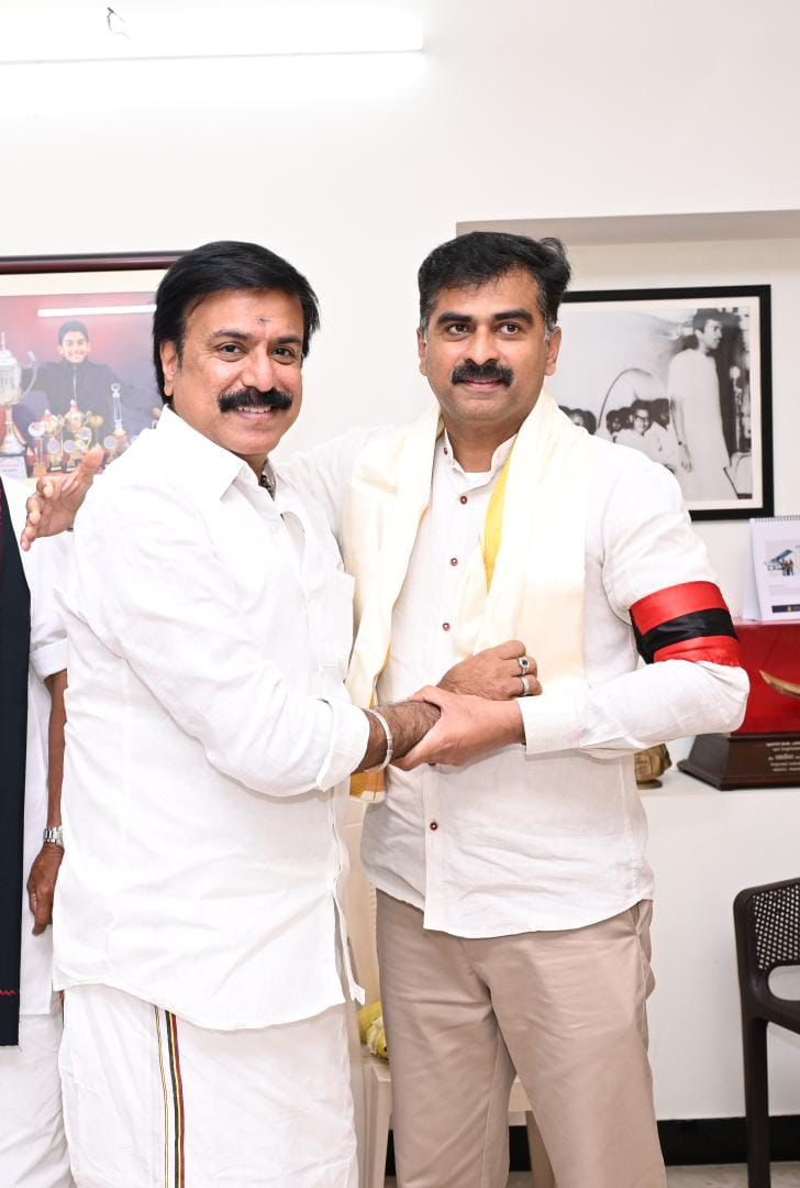 DMDKITWINGOFFL's tweet photo. மாநிலங்களவை உறுப்பினராக தேர்ந்தெடுக்கப்பட்ட தேமுதிக பொருளாளர் எல். கே. சுதீஷ் @lksudhish அவர்கள், மதிமுக பொதுச்செயலாளர் பெருமதிப்பிற்குரிய மூத்த அரசியல் தலைவர் வைகோ மற���றும் மதிமுக முதன்மைச் செயலாளரும் திருச்சி பாராளுமன்ற உறுப்பினருமான சகோதரர் துரை வைகோ @duraivaikooffl அவர்களை நேரில் சந்தித்து வாழ்த்து பெற்றார்.