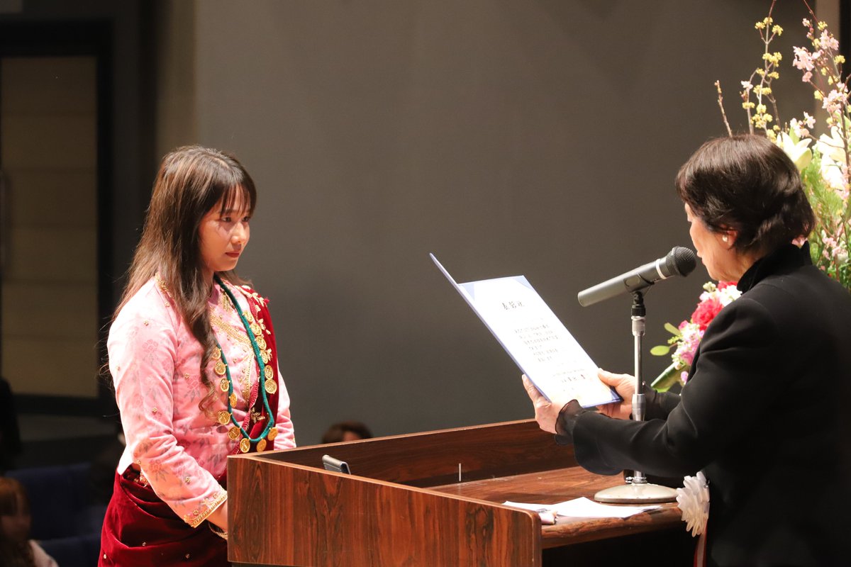 IWAD_senmon's tweet photo. ＃卒業式　#介護福祉学科　
介護福祉学科では日本人と留学生が同じクラスメイト同士、共に切磋琢磨し、共に成長し、共にこの日に輝き未来へ羽ばたきました
これから　#介護施設　で ＃介護職員として　人として成長を願っております

改めて　介護福祉学科の皆さん　ご卒業おめでとうございます！！ https://t.co/TUfptP5BQU