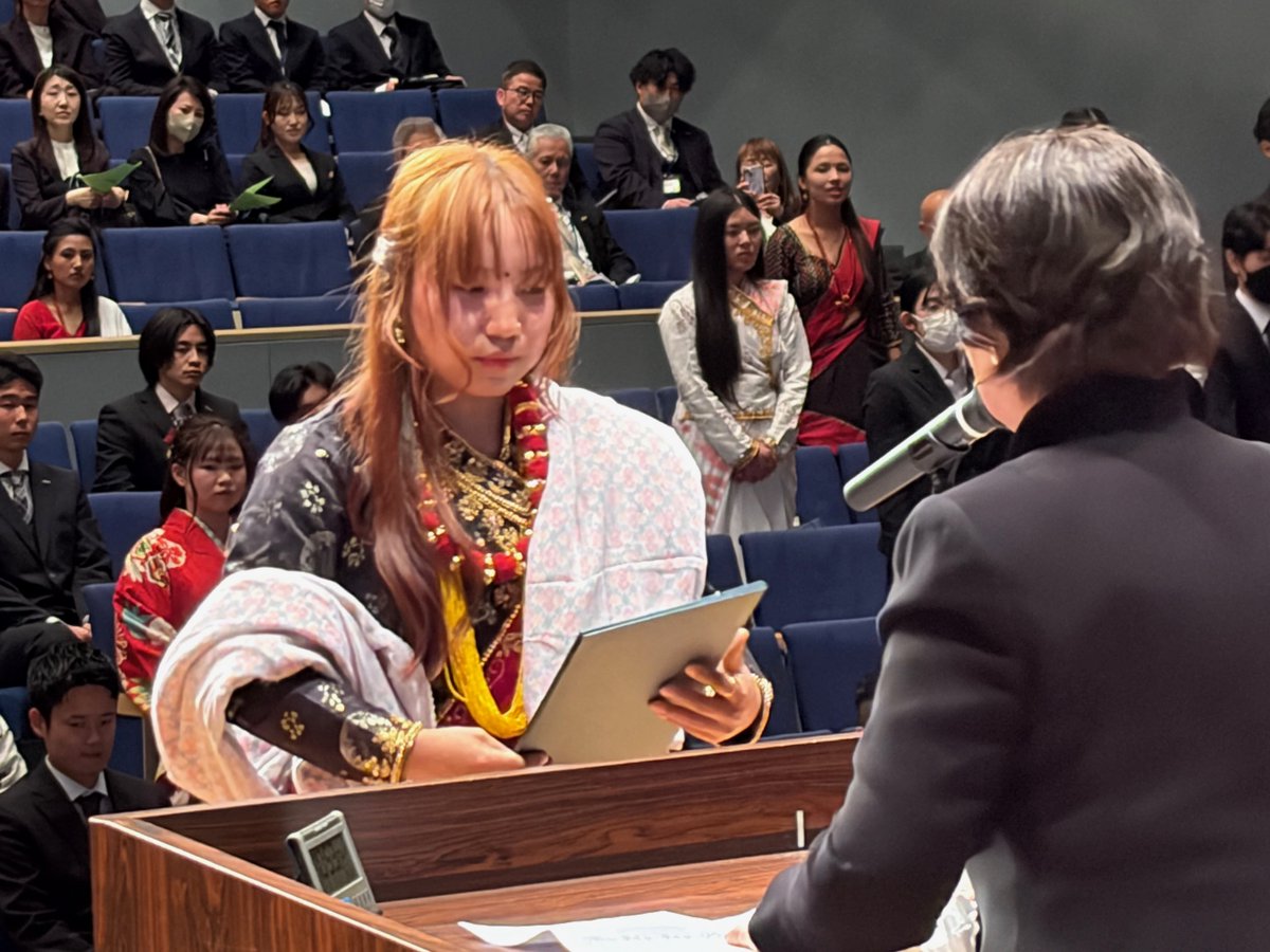 IWAD_senmon's tweet photo. ＃卒業式　#介護福祉学科　
介護福祉学科では日本人と留学生が同じクラスメイト同士、共に切磋琢磨し、共に成長し、共にこの日に輝き未来へ羽ばたきました
これから　#介護施設　で ＃介護職員として　人として成長を願っております

改めて　介護福祉学科の皆さん　ご卒業おめでとうございます！！ https://t.co/TUfptP5BQU
