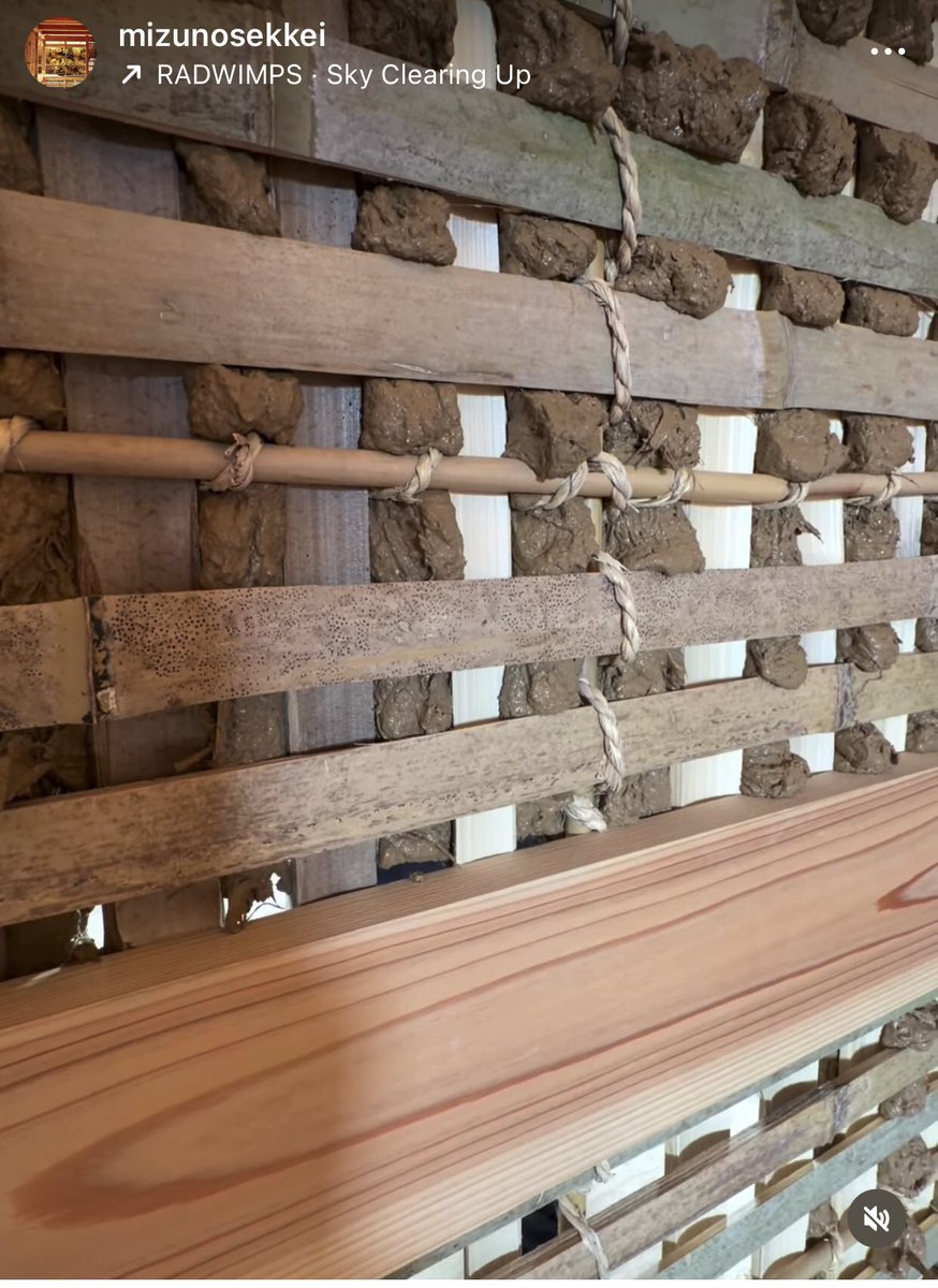 wrathofgnon's tweet photo. Very satisfying way of building external and internal walls in traditional timber frame architecture in Japan. All natural materials that can be gathered and prepared within walking distance of the house with nothing but muscle power. The architect is one of the best in Japan. https://t.co/Hn6up2mupU