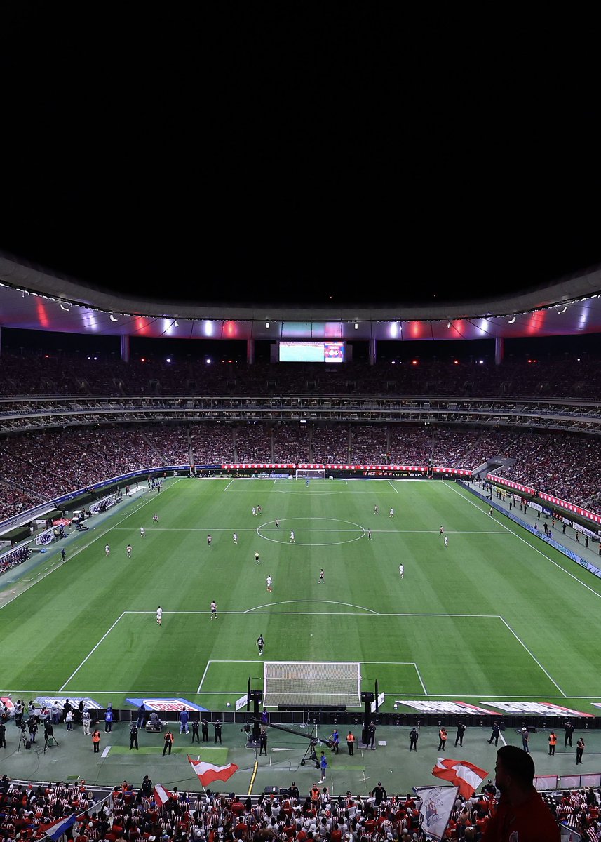 Chivas's tweet photo. 🇫🇷 ¡NOS VEMOS ESTE SÁBADO EN EL @EstadioAKRON! 😍

¡Unidos por ese triunfo en casa! 🙌🏻 https://t.co/E9KAUg5aPl
