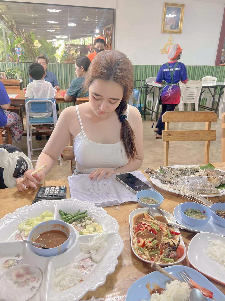 Fah Siriwan tweet media