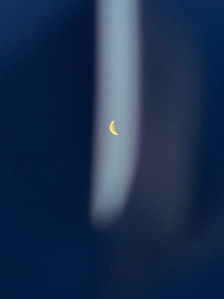mansebanjaran's tweet photo. moon in blues https://t.co/MJ2aVZrXTf