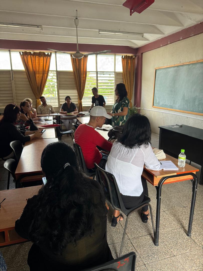 Compartimos una jornada con nuestros doctorandos que se preparan para defender su tesis en 2027. Espacio de diálogo, retroalimentación para impulsar sus investigaciones. 
¡El éxito se construye paso a paso, y en este camino, no están solos! 📚  #FuturoDoctores #UnissEnDesarrollo