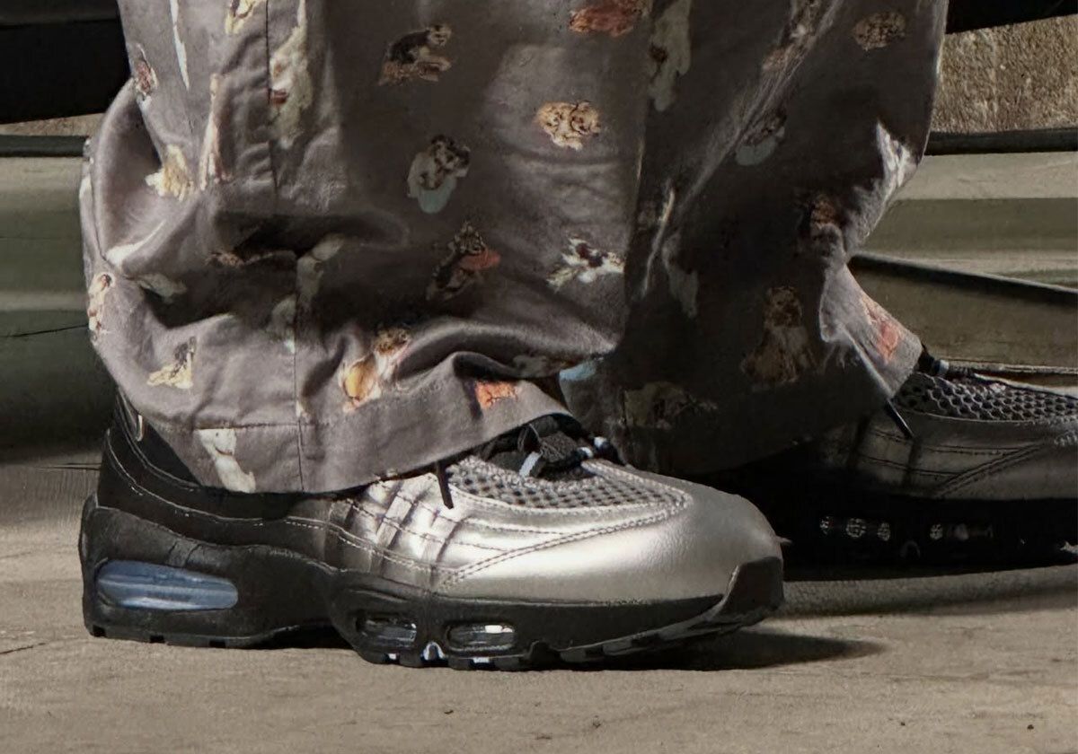 Sneaker News tweet media