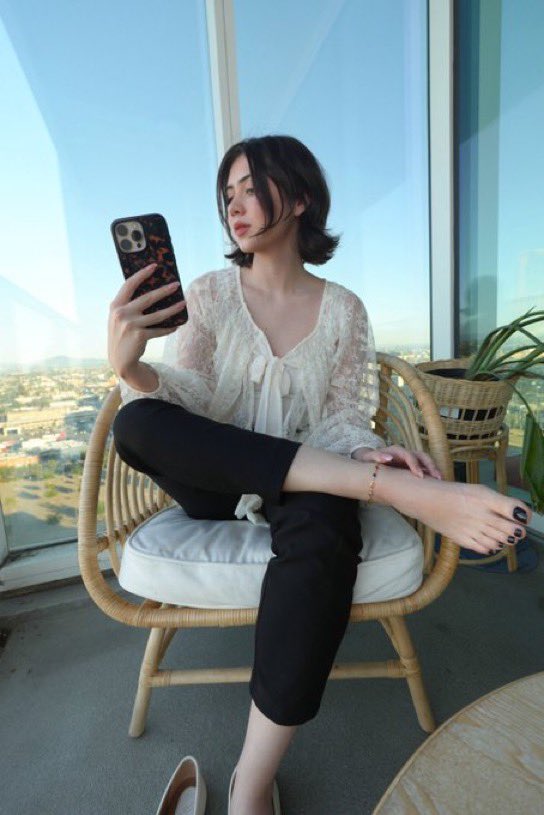 Violette Vaine tweet media