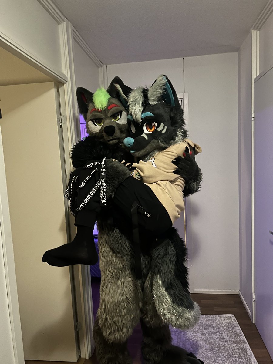 TezziFox tweet media