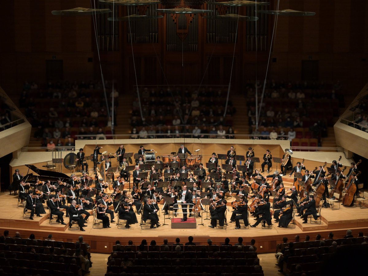 NHKSO_Tokyo's tweet photo. ▼番組情報
📅3/15(日) 21:00〜23:00
📺Eテレ「#クラシック音楽館」
#N響 定期公演 2026年1月Bプログラム
✅#ソヒエフ の #プロコフィエフ《第5番》
✅#松田華音(ピアノ)の #ショスタコーヴィチ《第2番》
――――――――――――――――――――
3週にわたって放送されてきた #トゥガン・ソヒエフ 指揮「N響2026年1月定期公演」の最終回。
ソヒエフはN響で13年ぶりに、十八番のプロコフィエフ《交響曲第5番》を披露し、オーケストラの圧倒的な表現力も相まって、叙情性、ユーモア、壮大さと多様な要素が詰まったこの作品の魅力を、余すことなく描き出しました。
前半ではロシアで学んだピアニスト・松田華音が、晦渋なイメージが強いショスタコーヴィチの作品の中で、シンプルで愛らしい曲想が異彩を放つ《ピアノ協奏曲第2番》で見事なソロを披露しました。
ぜひご覧ください✨  @Kajimoto_News 

▼曲目・出演者
ムソルグスキー (ショスタコーヴィチ編) ／歌劇「ホヴァンシチナ」─前奏曲「モスクワ川の夜明け」
ショスタコーヴィチ／ピアノ協奏曲 第2番
プロコフィエフ／交響曲 第5番
指揮 : トゥガン・ソヒエフ
ピアノ : 松田華音

▼番組ホームページ
https://t.co/9QAGJhVlkB