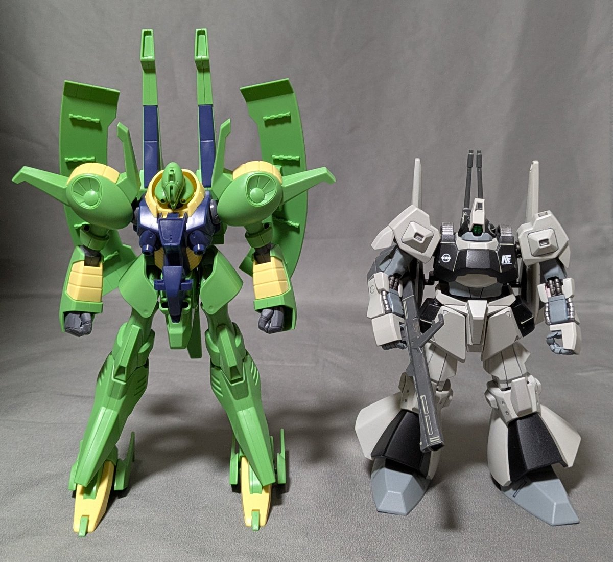 ozz_nyang's tweet photo. @nikutaberuru パチ組みした
#HGUC #PMX001 #パラス・アテネ
と #エウーゴ 製 #モビルスーツ

それぞれ、塗装済の
#RMS099 #リック・ディアス
#RX178 #ガンダムMk2
#MSN100 #百式
#MSZ006 #Ｚガンダム
と一緒に

パラス・アテネは、やっぱりデカい。
塗装済の奴も、もっと写真を撮って
うｐしたい。 https://t.co/WZeAm0THHy