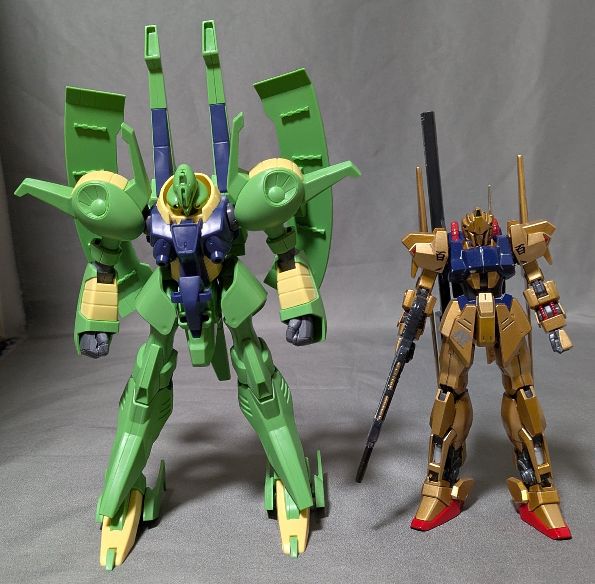 ozz_nyang's tweet photo. @nikutaberuru パチ組みした
#HGUC #PMX001 #パラス・アテネ
と #エウーゴ 製 #モビルスーツ

それぞれ、塗装済の
#RMS099 #リック・ディアス
#RX178 #ガンダムMk2
#MSN100 #百式
#MSZ006 #Ｚガンダム
と一緒に

パラス・アテネは、やっぱりデカい。
塗装済の奴も、もっと写真を撮って
うｐしたい。 https://t.co/WZeAm0THHy