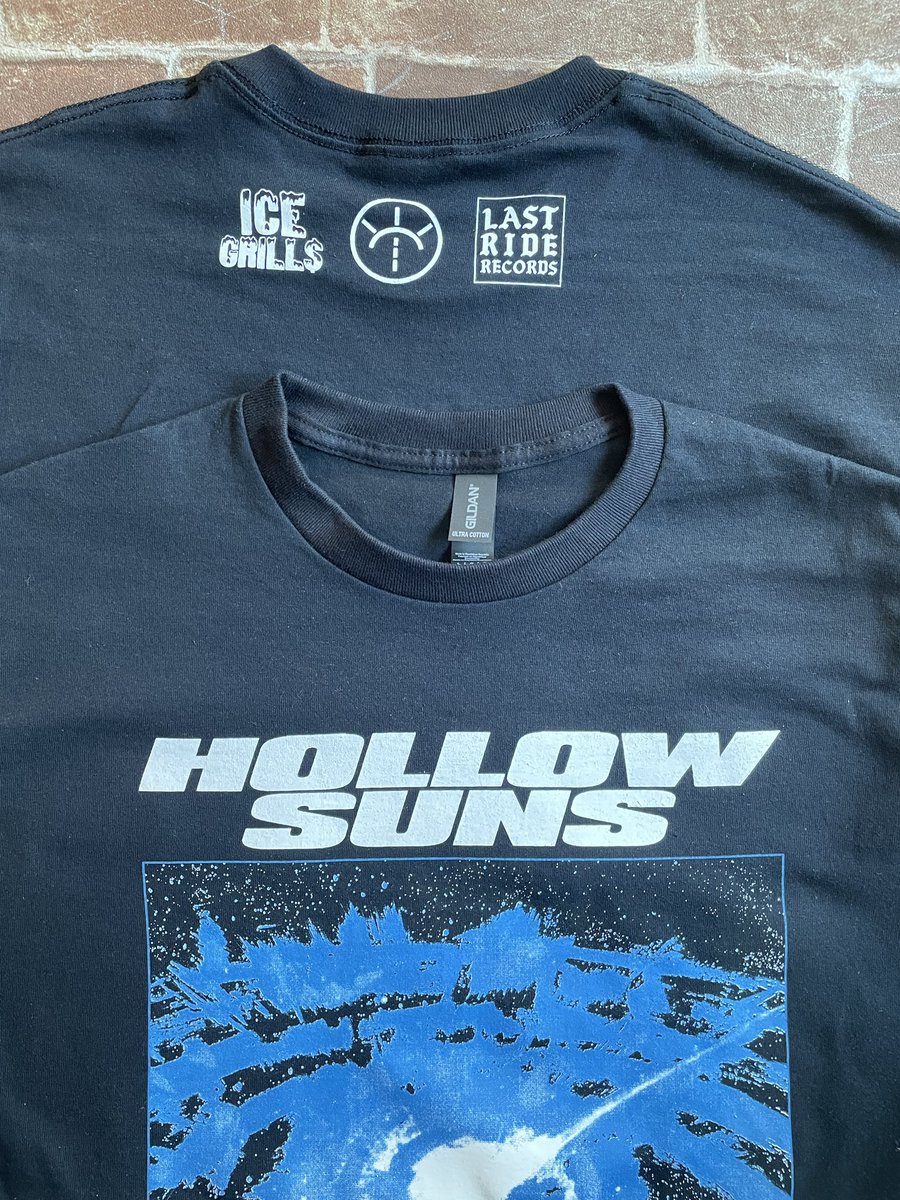 icegrillsjp's tweet photo. 🚨日米豪同時リリース🚨

HOLLOW SUNSの新作EP 'BACK TO DUST' が本日発売！TシャツもキャップもDOPEですが、12"が映えるジャケットとヴァイナルも最高の仕上がり！音源の内容も素晴らしいのでぜひ手に取って下さい！

https://t.co/EoJKCn8rGg https://t.co/6SJZAF2NEd