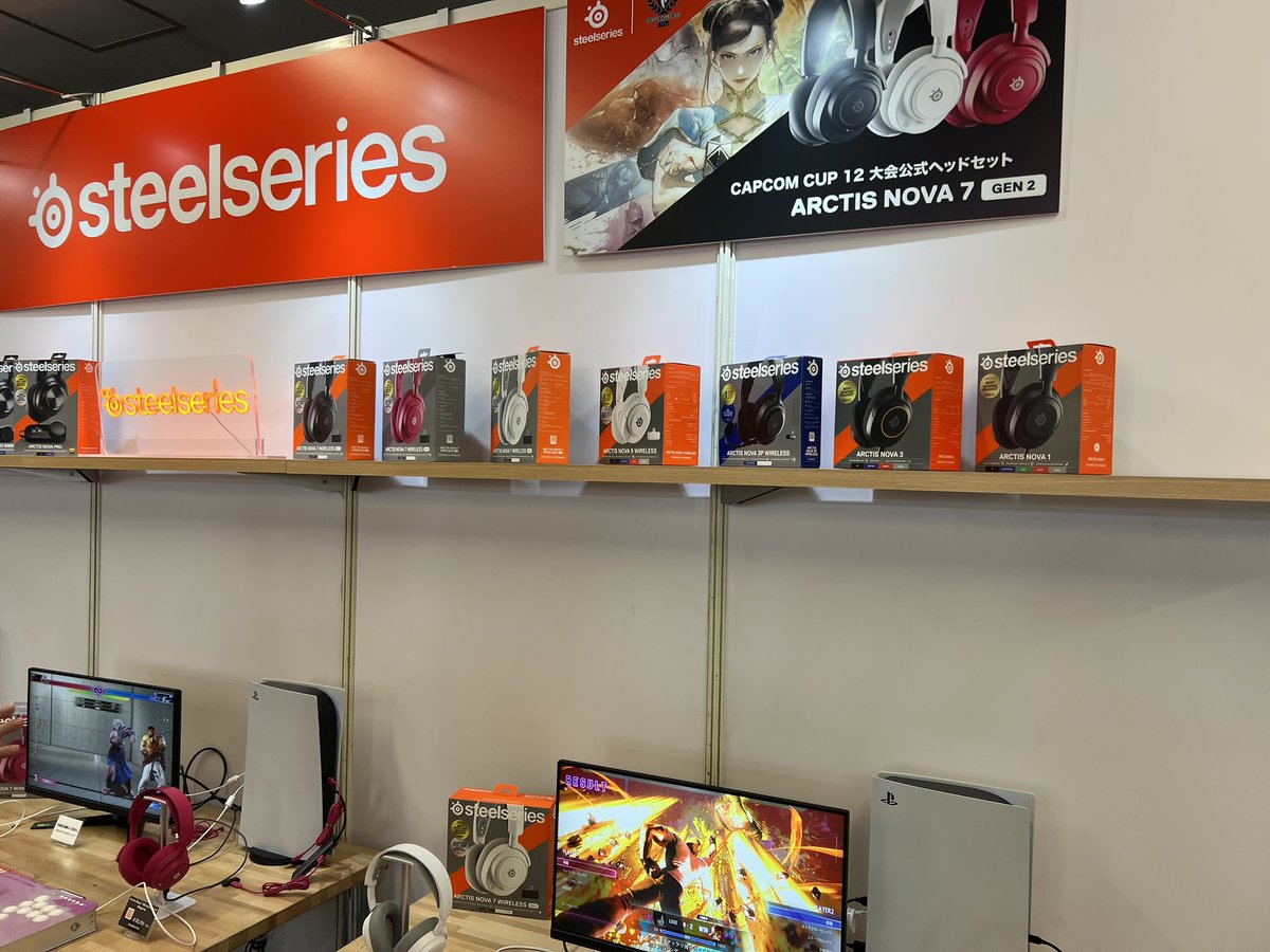 ROM_plus_a's tweet photo. #steelseries

 職場の人と遊びに来た！
アケコンも良かったけど、ワイヤレスヘッドセットがマジで軽くて着け心地良い！ https://t.co/EO7JoOHVFz