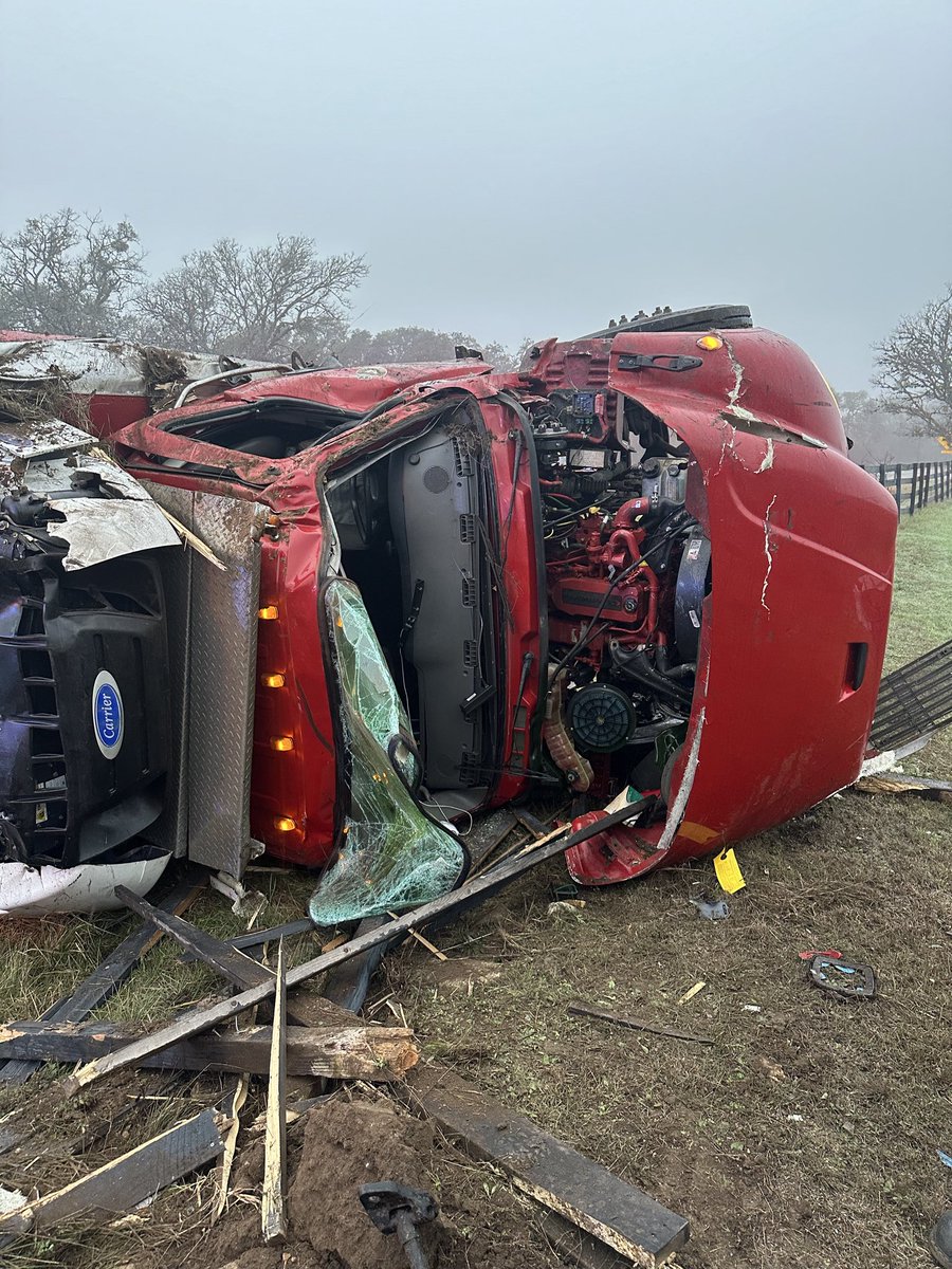 TNSRAY's tweet photo. @SaycheeseDGTL Wearing my seatbelt saved me from this and I’ve been in street shit this nigga is just dumb AF is what that is! https://t.co/bdRsmoZD3d