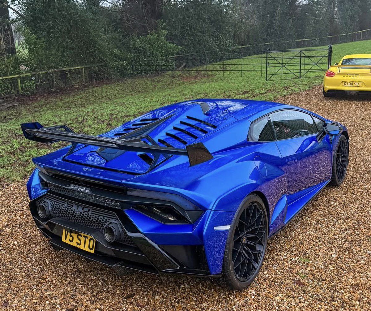 Car Pxrn tweet media