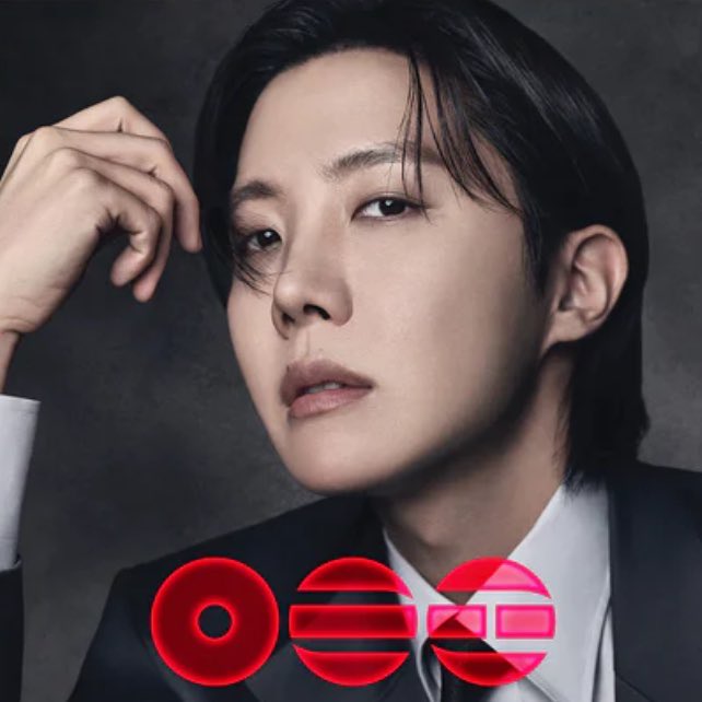 Lip mole(s) visible 
Very important