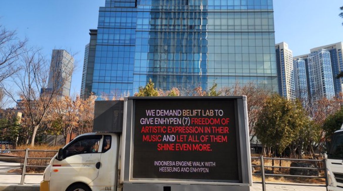 givenIaken's tweet photo. LLEGÓ EL PRIMER CAMIÓN DEL DIA 3 A LA EMPRESA!

ENHYPEN IS SEVEN! 

희승이를 다시 엔하이픈으로 되돌리다!
#엔하이픈은_일곱이다
#엔하이픈은_7명이다
#엔하이픈_일곱을_지켜
#빌리프랩_설명해라 https://t.co/4ATgPH7JEJ