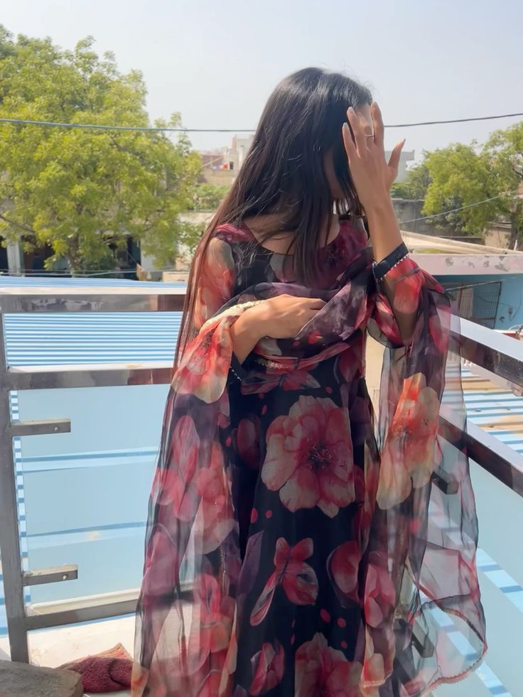 Suman9694's tweet photo. खुद की पसंदीदा बनिए, दुनिया तो वैसे भी किसी की नहीं होती। 💫🔥 #SelfLove #StyleDiaries #Trending https://t.co/czY5Ire2y4