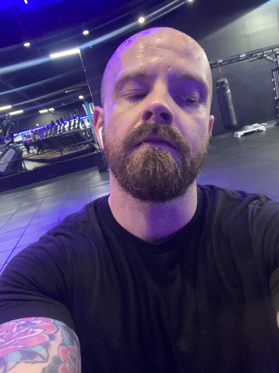 Got devastating news that my mom got cancer.. idk a game plan and I feel numb. Only thing getting me through is my workout, watching <a href="/TheJoeySwoll/">Joey Swoll</a> videos and funny <a href="/CodyRhodes/">Cody Rhodes</a> clips. 💔 #cancersucks