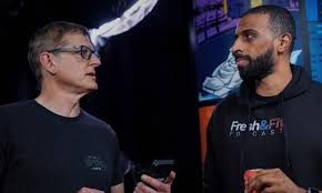 MulletCptalist's tweet photo. Louis Theroux didn't even break a sweat outsmarting the influencers last night 😂 Absolute masterclass in just being himself. Nobody does it like him. 
#LouisTheroux #sneako #NetflixSeries https://t.co/6aVJMLMv59