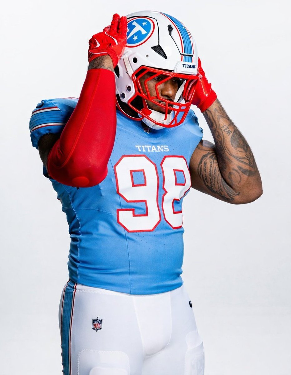 FB_Helmet_Guy tweet media