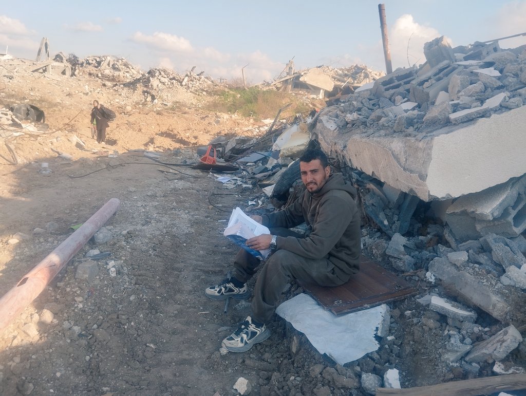 I'm a Palestinian. 

 I'm not a terrorist.  

If u believe me,  PLEASE leave a dot . it's just a dot .