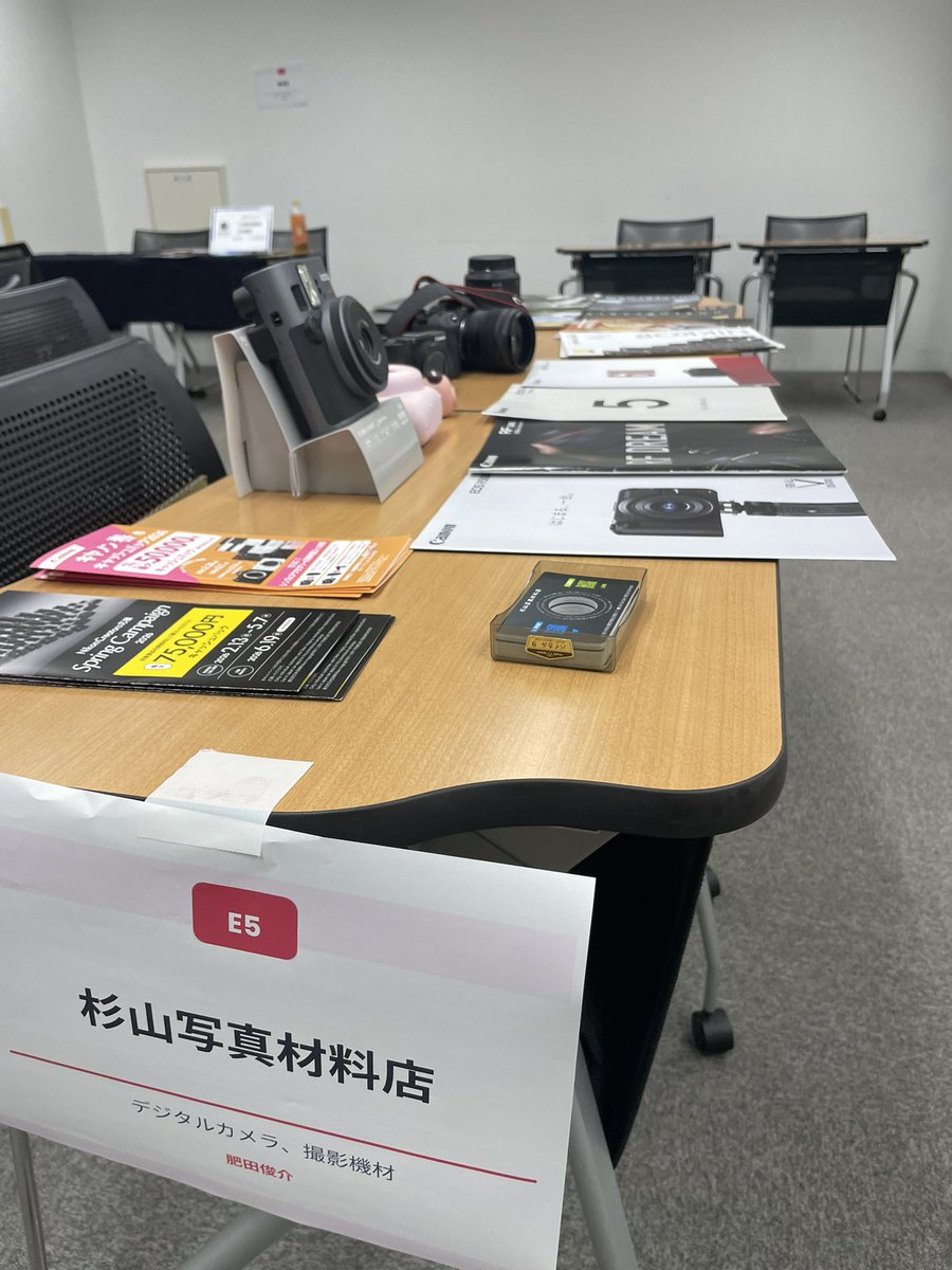sugiyamasya1946's tweet photo. コクリに来てすでにコクリEXPOの準備始めてます！
杉山写真はEゾーンにいます！！
#コクリEXPO https://t.co/vtpXgy37oQ