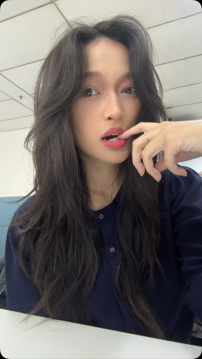 KShashia's tweet photo. Friday is Semi Formal dayy! Hari ini pake Ralph Lauren, simple and clean hehe 🫐 https://t.co/EexO55cWKo